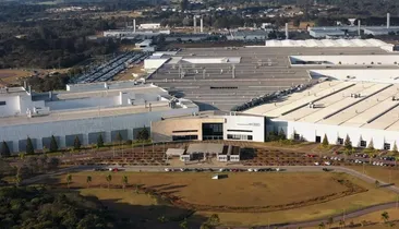 Montadora de luxo fecha fábrica após 80 anos e corta 10 mil empregos