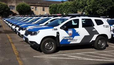 PM é flagrado encostando em partes íntimas de mulher dentro de viatura