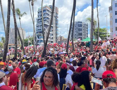 Ato em apoio a Lula reúne multidão na Barra nesta segunda-feira