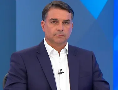 Flávio Bolsonaro já chamou Bolsa Família de “esmola” e atacou benefícios