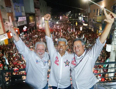 Jerônimo Rodrigues encerra campanha pedindo voto para continuar mudando a Bahia