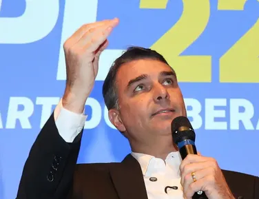 "Tentativa de proteger Moraes", diz Flávio sobre sessão do STF