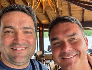 PF investiga Flávio Bolsonaro e advogado Willer Tomaz por suspeita de lavagem de dinheiro