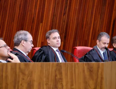 TSE mantém veto a posts que ligam Flávio a Nossa Senhora Aparecida