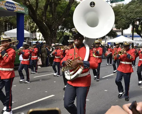 7 de Setembro: vereador desmaia durante desfile em Salvador