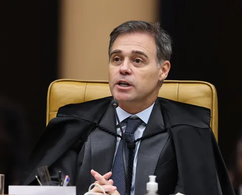 André Mendonça rejeita ação para barrar aumento do Bolsa Família