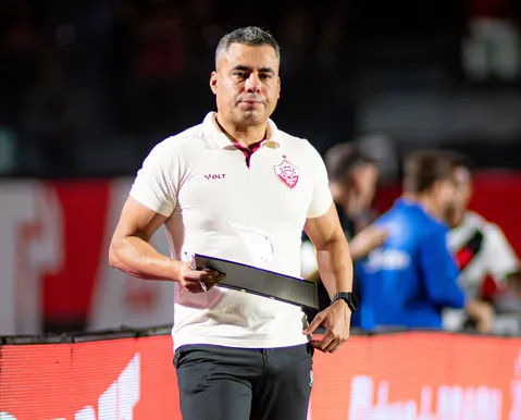 Após procura do Inter, empresário garante Jair Ventura no Vitória