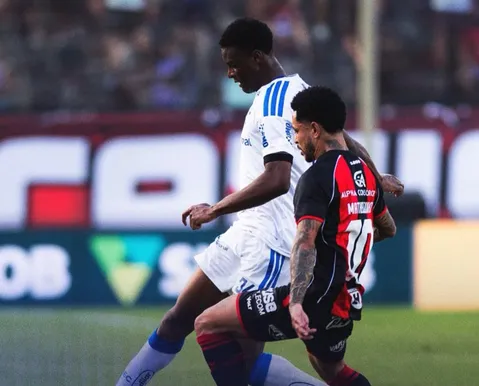 Arcanjo falha e Vitória perde para o Cruzeiro de virada no Barradão