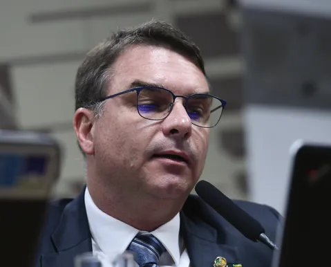 Argentina nega entrada de Flávio Bolsonaro após suspeita de fuga