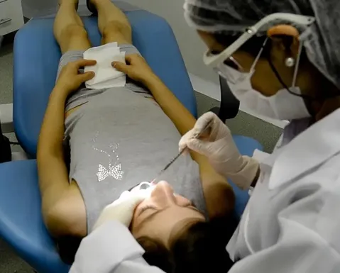 Auxiliares de médicos e dentistas podem ter piso de R$ 3.624