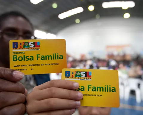 Bolsa Família terá reajuste de 15%; veja novo valor do benefício