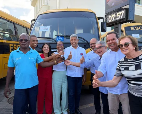 Cachoeira recebe ônibus escolar para atender estudantes da zona rural - Imagem