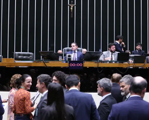 Câmara aprova MP que acaba com a taxa das blusinhas