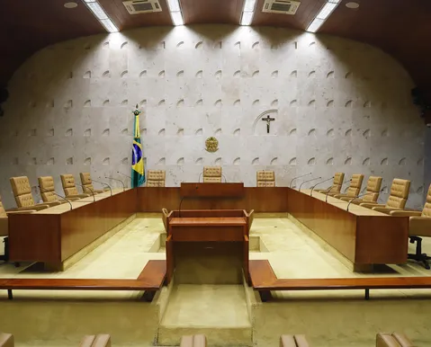 Com plenário dividido, STF abre sessão contra Moraes por relação com Vorcaro
