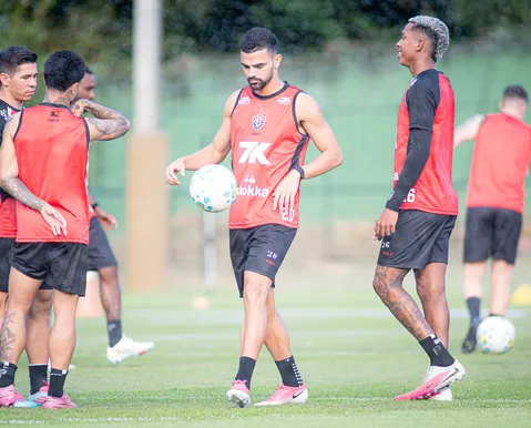 Contratado em 2026, atleta do Vitória completa quatro meses sem jogar