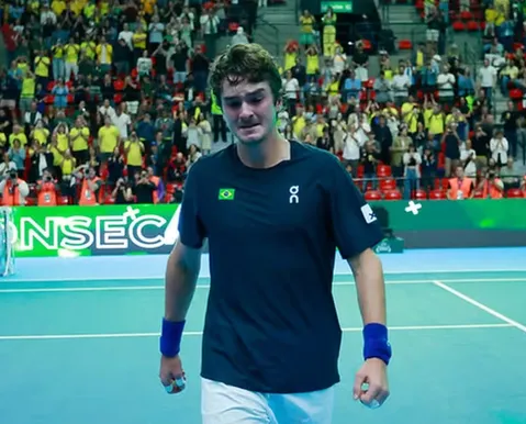 Copa Davis: João Fonseca se emociona após virada épica no Rio