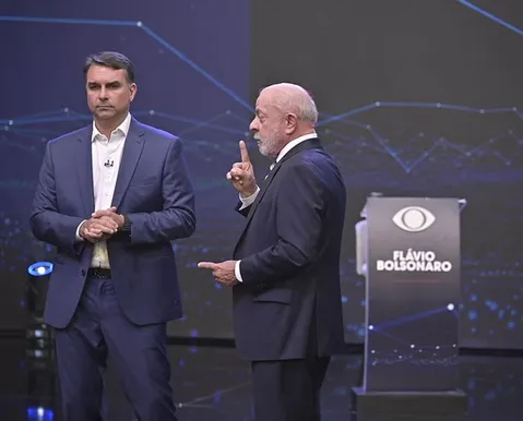 Debate na Band: Lula desafia Flávio Bolsonaro a abrir sigilo e expor suposta corrupção - Imagem