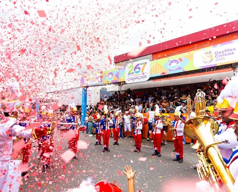 Desfile cívico marca 268 anos de emancipação de Camaçari
