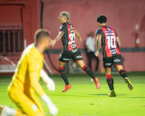 Dupla do Vitória tira nota 10 em atuação de gala no Barradão