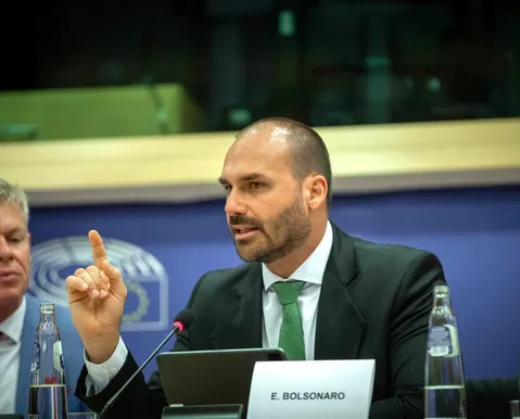 Eduardo Bolsonaro relaciona destino de André Mendonça ao resultado das urnas