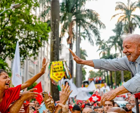 Lula articula força-tarefa digital para reagir a vantagem de Flávio no 2º turno