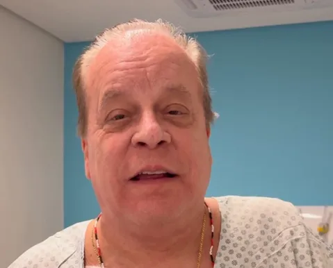Ex-Globo encerra quimioterapia e celebra: "Coragem" - Imagem