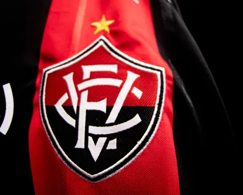 Ex-técnico do Vitória vira esperança para evitar queda de time nordestino - Imagem