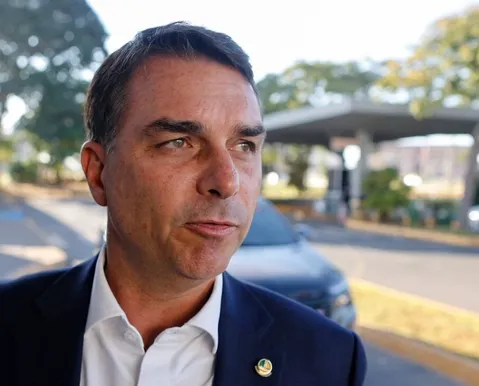 Fim de servidores em possível governo Flávio repercute no Parlamento