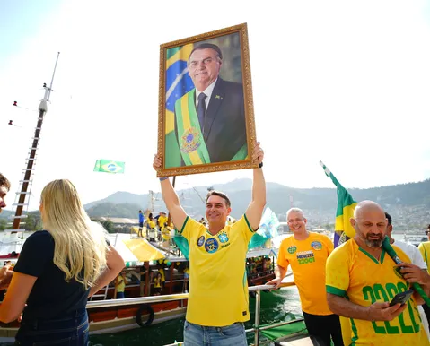 Flávio Bolsonaro diz estar há quase 2 meses sem ver o pai: “Censurado”