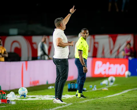 Jair exalta respaldo do presidente do Vitória em meio à "pressão" - Imagem