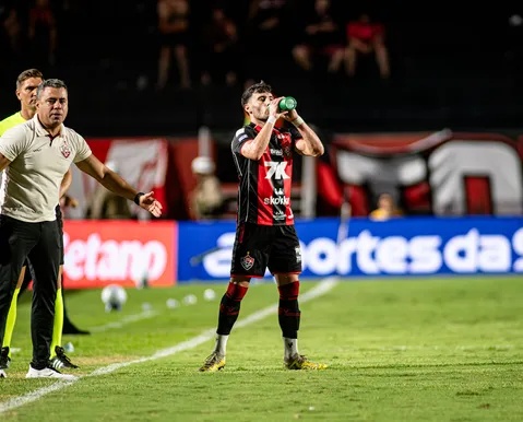 Jair Ventura diz que pilares do Vitória não tiveram reposições "à altura"