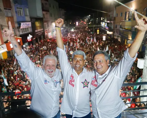 Jerônimo Rodrigues encerra campanha pedindo voto para continuar mudando a Bahia - Imagem