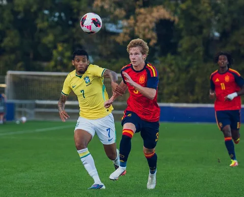 Joia do Bahia segue brilhando pelo Brasil e marca gol em derrota para Espanha - Imagem