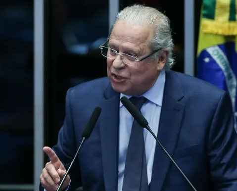 José Dirceu encerra tratamento contra linfoma e mantém candidatura