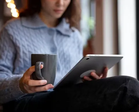 Livro físico x digital: o papel está perdendo espaço na era das telas? - Imagem