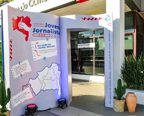 Livros, mapas e calçada da fama: veja como foi a cenografia do CCJJ 2026