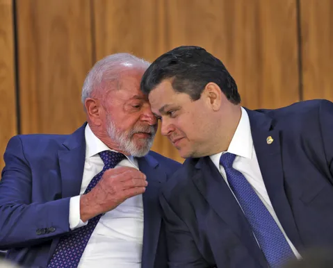 Lula lamenta adiamento da votação do fim da 6x1 no Senado