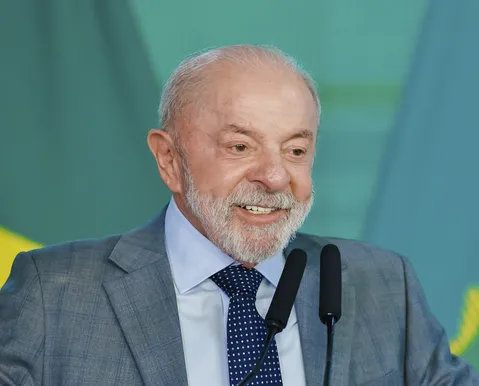 Em meio à fuga de Flávio Bolsonaro, Lula começa a montar novo governo