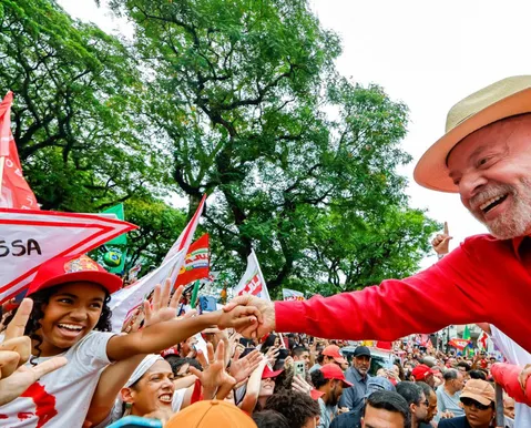 Lula supera marca histórica, avança para o 4º mandato e se isola no topo da Presidência