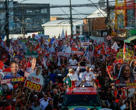Lula usa caminhada na Liberdade para reforçar projeto eleitoral na Bahia - Imagem