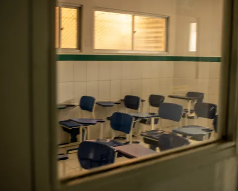 Mães denunciam deputado por ofensas a estudantes em escola particular