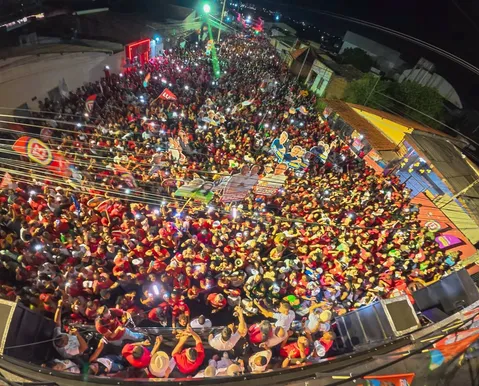 Militância toma Alagoinhas em ato de Jerônimo, Wagner e Rui