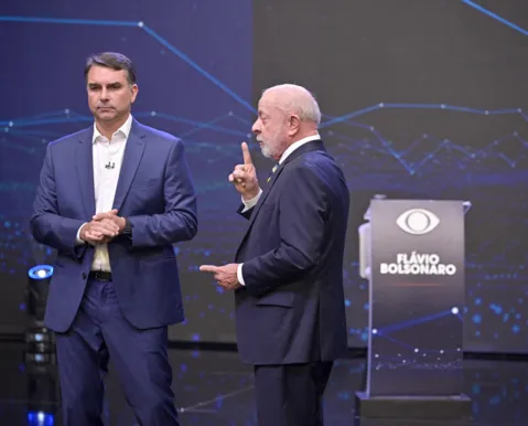 Mendonça libera Flávio Bolsonaro e Lula a divulgarem sigilos