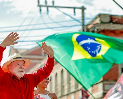 Lula critica Globo após almoço de Flávio Bolsonaro com direção da emissora