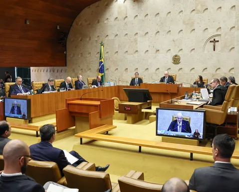 Moraes e Mendonça sentam lado a lado em sessão decisiva convocada por Fachin