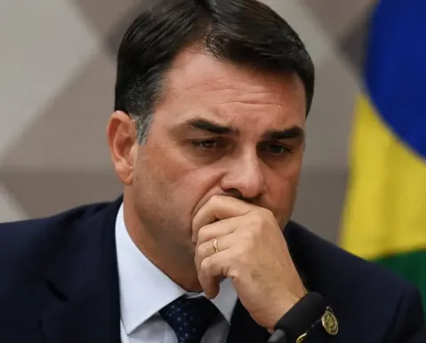 Mulheres convocam ato contra campanha de Flávio Bolsonaro neste sábado (26)