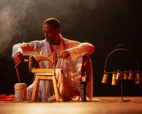 Novo espetáculo estreia na Bahia com teatro, dança e artes visuais