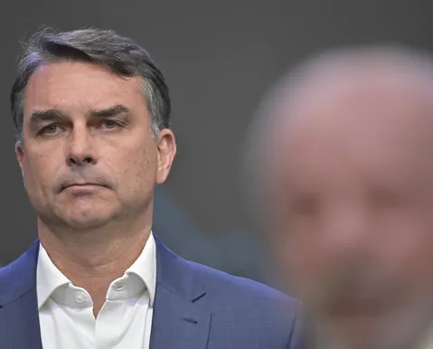 Flávio cancela transmissão enquanto Lula estreia em live com 1,5 milhão de views