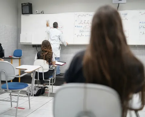 Professores temporários terão piso em 2027? Veja decisão do STF