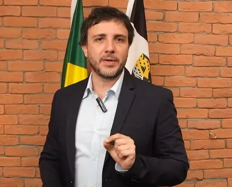 Renan Santos diz que não apoiará Lula nem Flávio no 2º turno